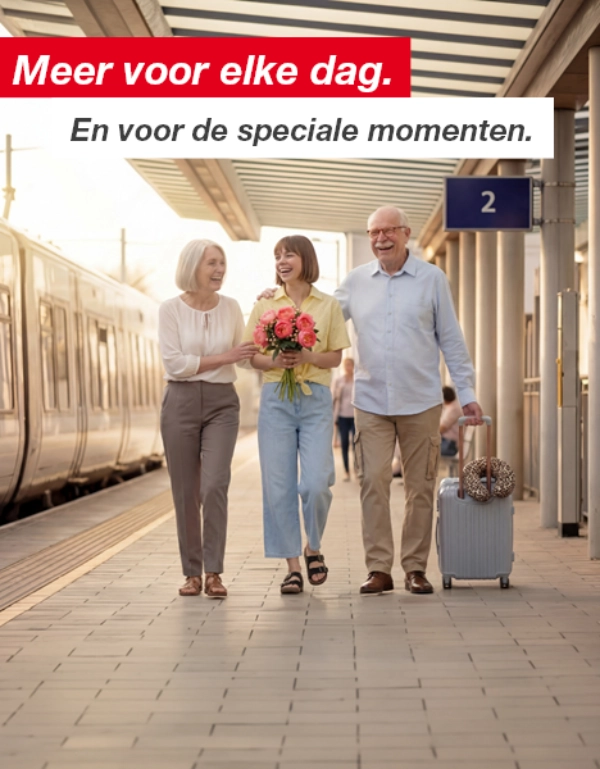 Drie personen lopen over een perron met een boeket bloemen en een koffer, met daarboven Duitse tekst die alledaagse en bijzondere momenten promoot.