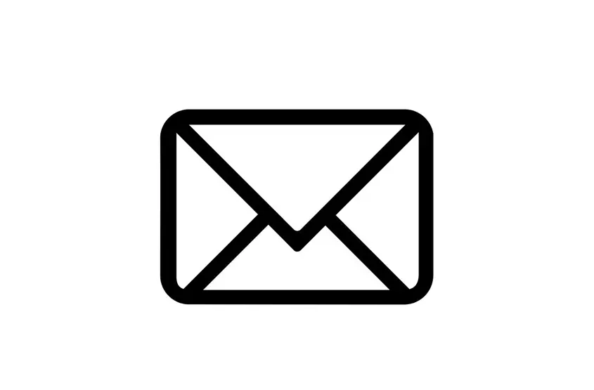 Omtrek van een gesloten enveloppictogram met een eenvoudig, strak ontwerp op een witte achtergrond.