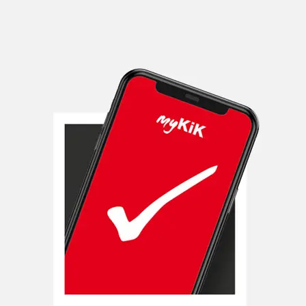 Een smartphone met een rood vergrendelscherm en de rode letters "myKiK". Een smartphone met een rood vergrendelscherm en de rode letters "myKiK".