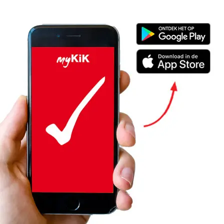 Smartphone met rood vergrendelscherm en witte tekst ‘myKiK’, met daarnaast een pijl die wijst naar Google Play- en App Store-badges Smartphone met rood vergrendelscherm en witte tekst ‘myKiK’, met daarnaast een pijl die wijst naar Google Play- en App Store-badges