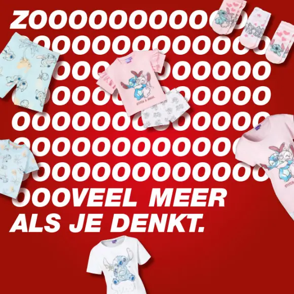 QR-code voor myKiK Kleurrijke kinderkleding tegen een opvallende rode achtergrond, met speelse afbeeldingen en de tekst “ZO VEEL MEER DAN JE DENKT”.
