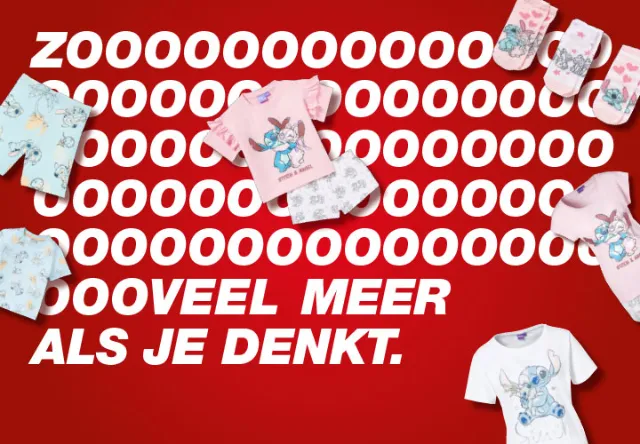 QR-code voor myKiK Kleurrijke kinderkleding tegen een opvallende rode achtergrond, met speelse afbeeldingen en de tekst “ZO VEEL MEER DAN JE DENKT”.