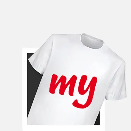Een wit T-shirt met een opvallende rode opdruk en het woord "my"
